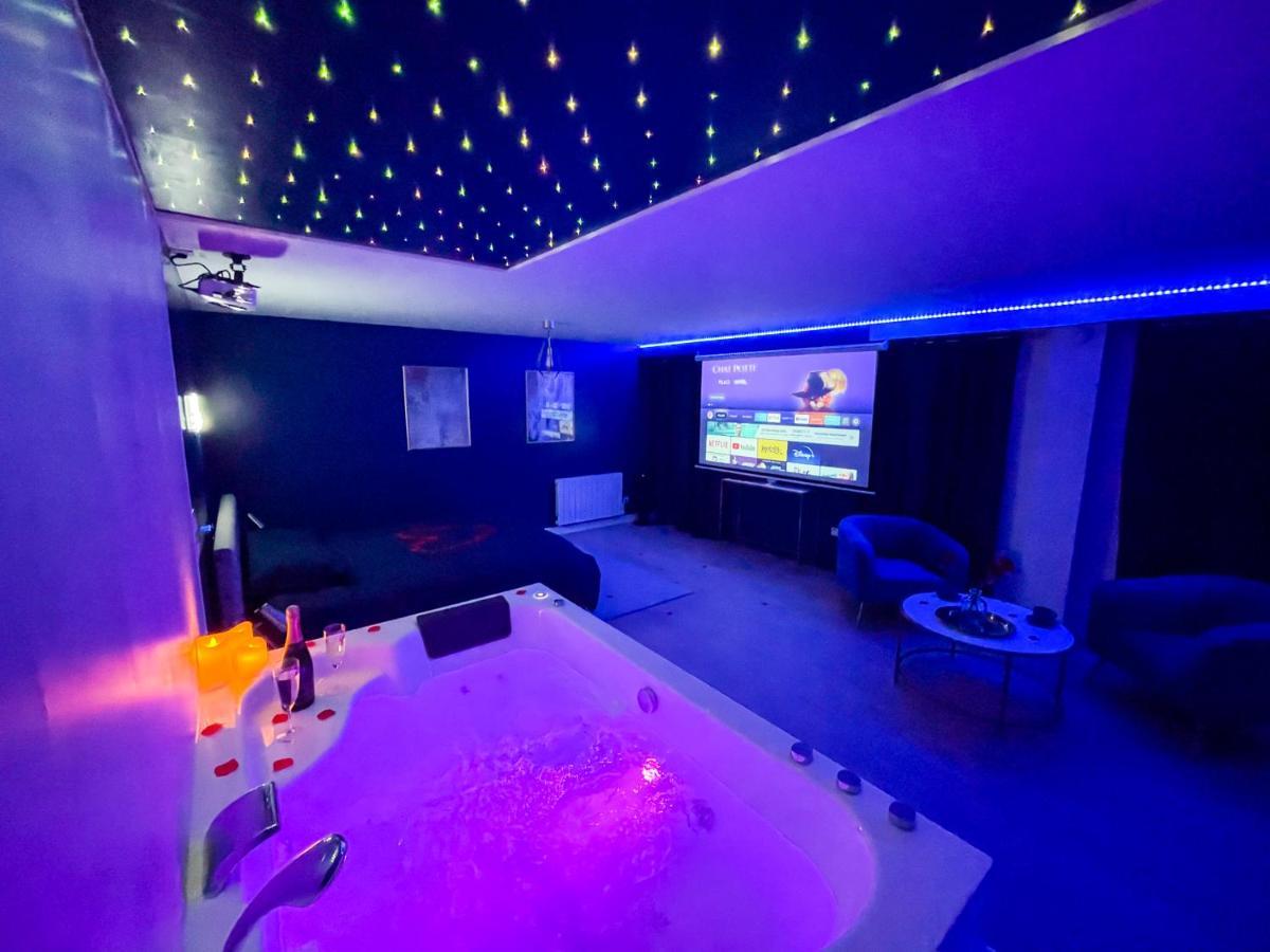 Spa sous les étoiles - Cinéma - Netflix - Parking - Gare Amiens Exterior foto